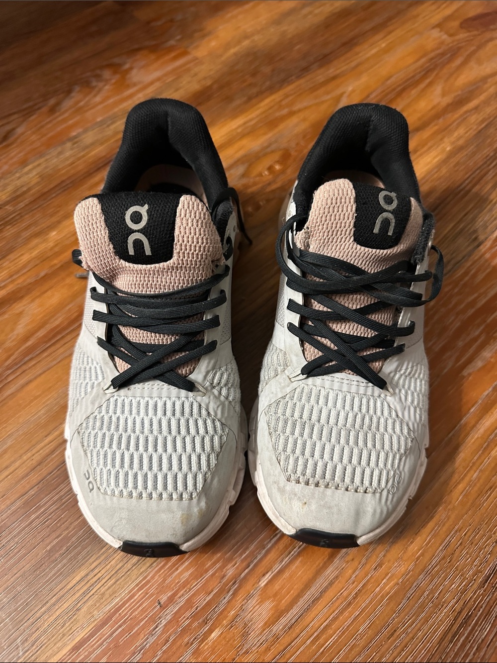 On Running Cloud woman’s  Running Shoes in Light Gray and Tan